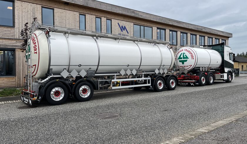Grønaasen Transport AS - transfer of tank to new chassis on the tractor unit and brand new 30,000 litre chemical tanker trailer